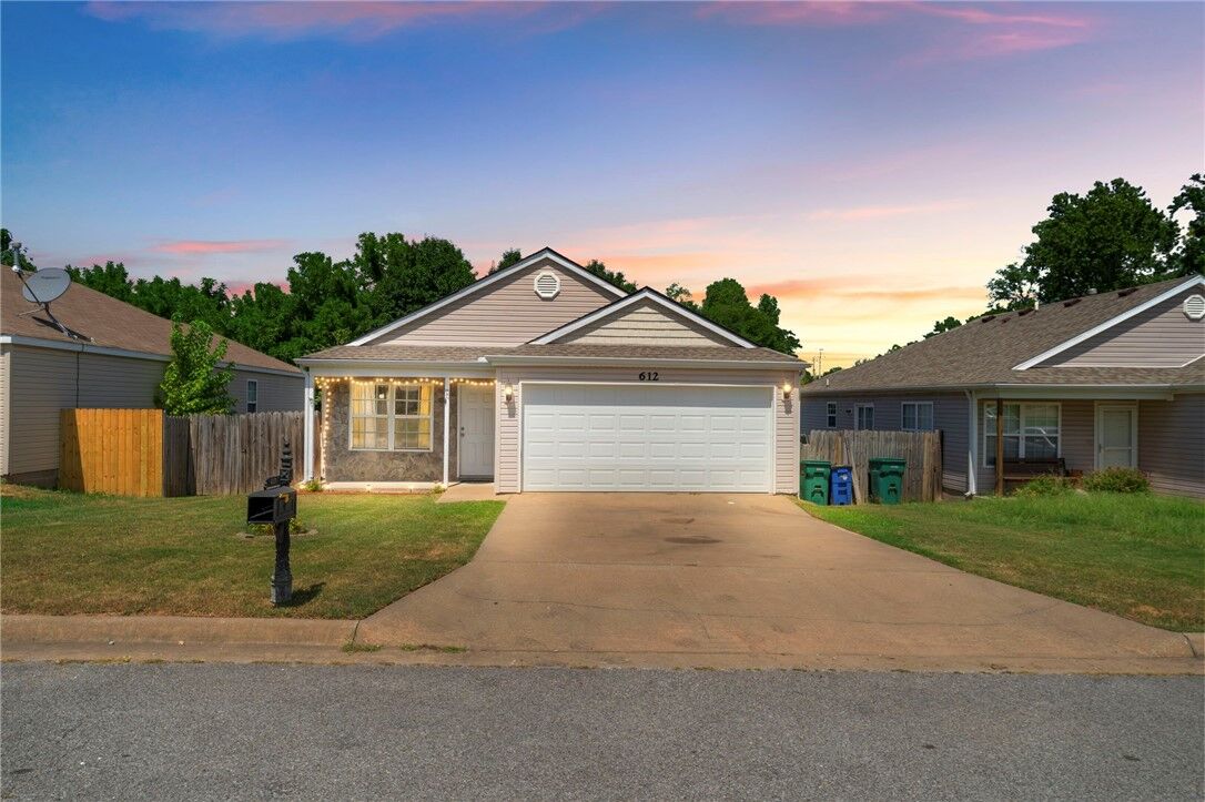 Property Photo: 612 Meadow Brook Court AR 72722