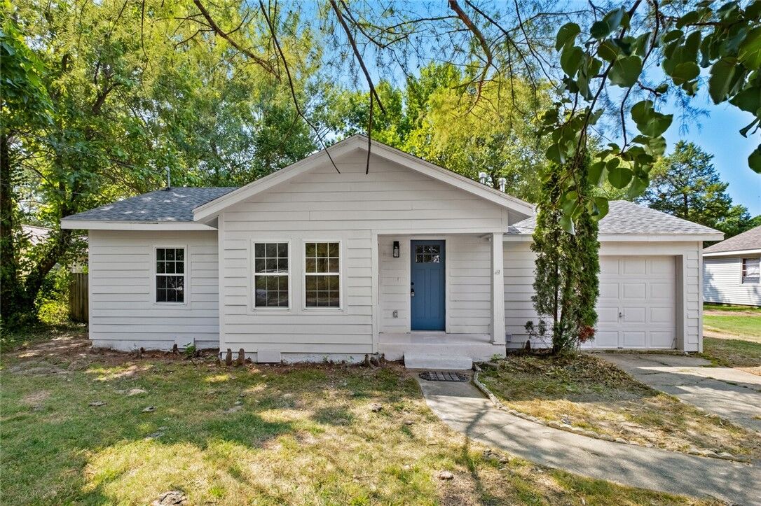 Property Photo: 1611 Theodore Drive AR 72762