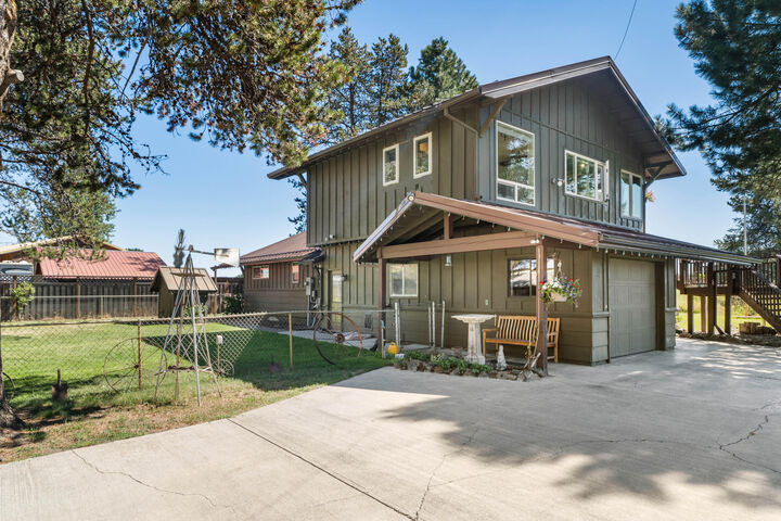 Property Photo:  52812 Timber Lane Loop  OR 97739 