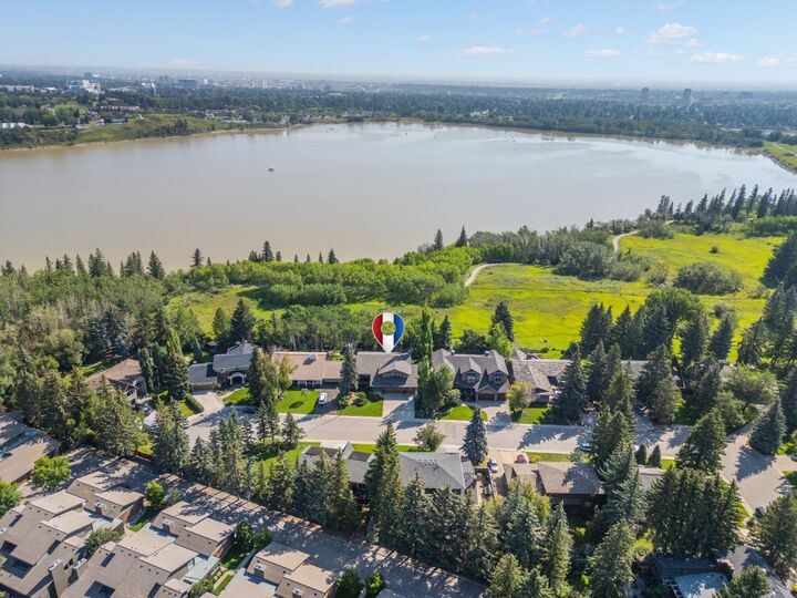 Property Photo: 36 Baycrest Place SW AB T2V 0K6