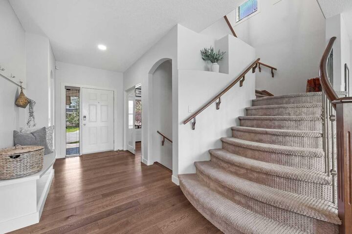 Property Photo: 23 Elgin Estates Hill SE AB T2Z 4P9