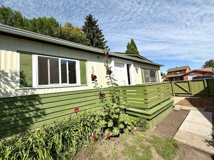 29 7 Avenue SE  High River AB T1V 1E9 photo