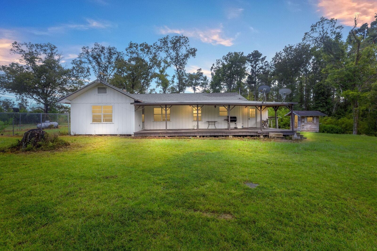 Property Photo:  523 Atwood Daniels Rd  LA 70657 