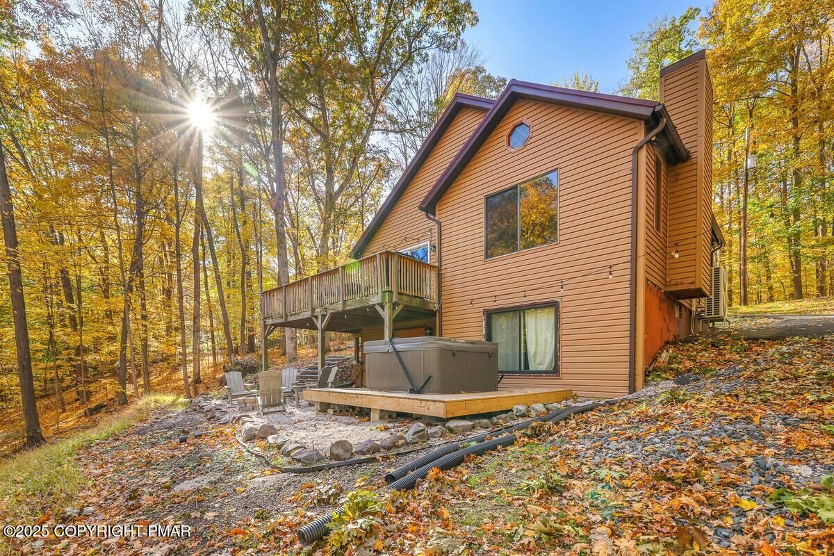 Property Photo: 2463 Larkspur Drive PA 18360
