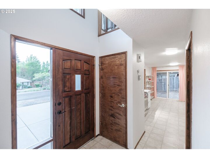 Property Photo: 2064 NW Lance Way OR 97330