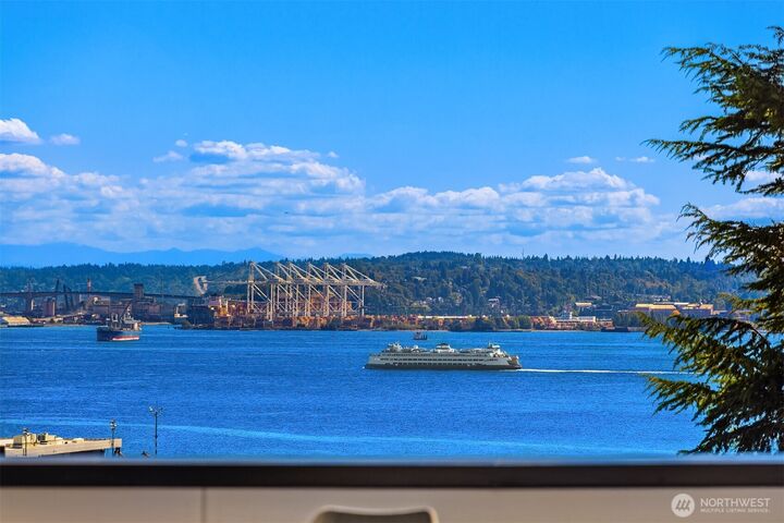 Property Photo: 2344 W Plymouth Street B WA 98199