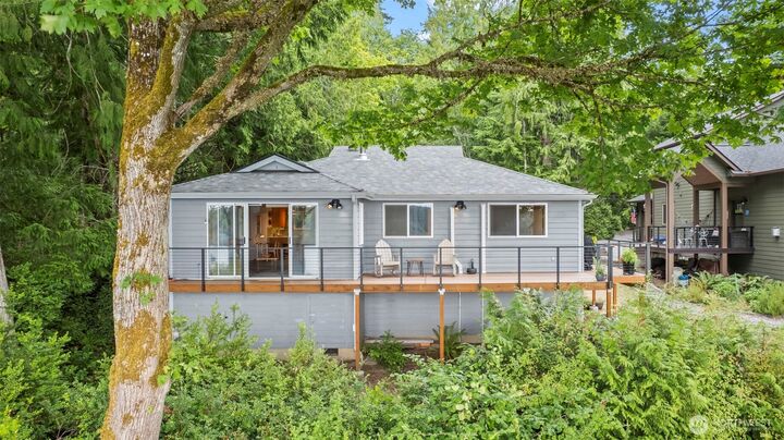Property Photo: 742 E Promontory Road WA 98584