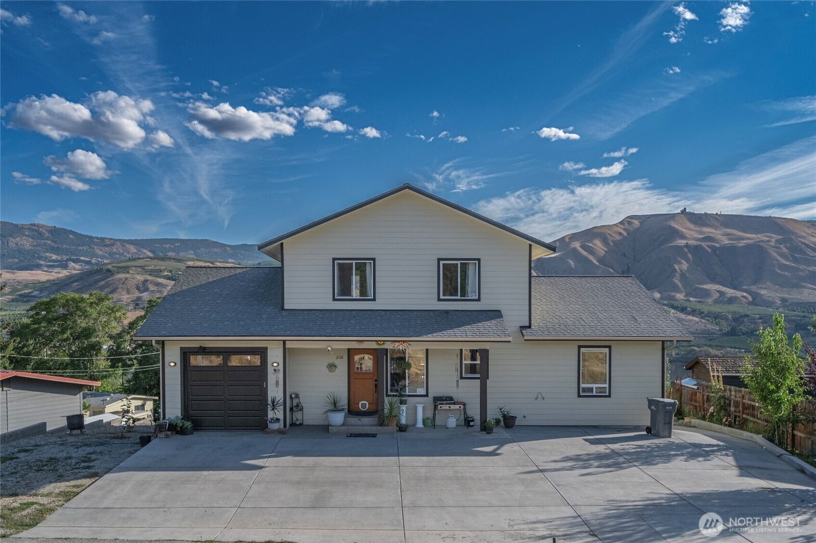 Property Photo: 2116 Canal Boulevard WA 98802