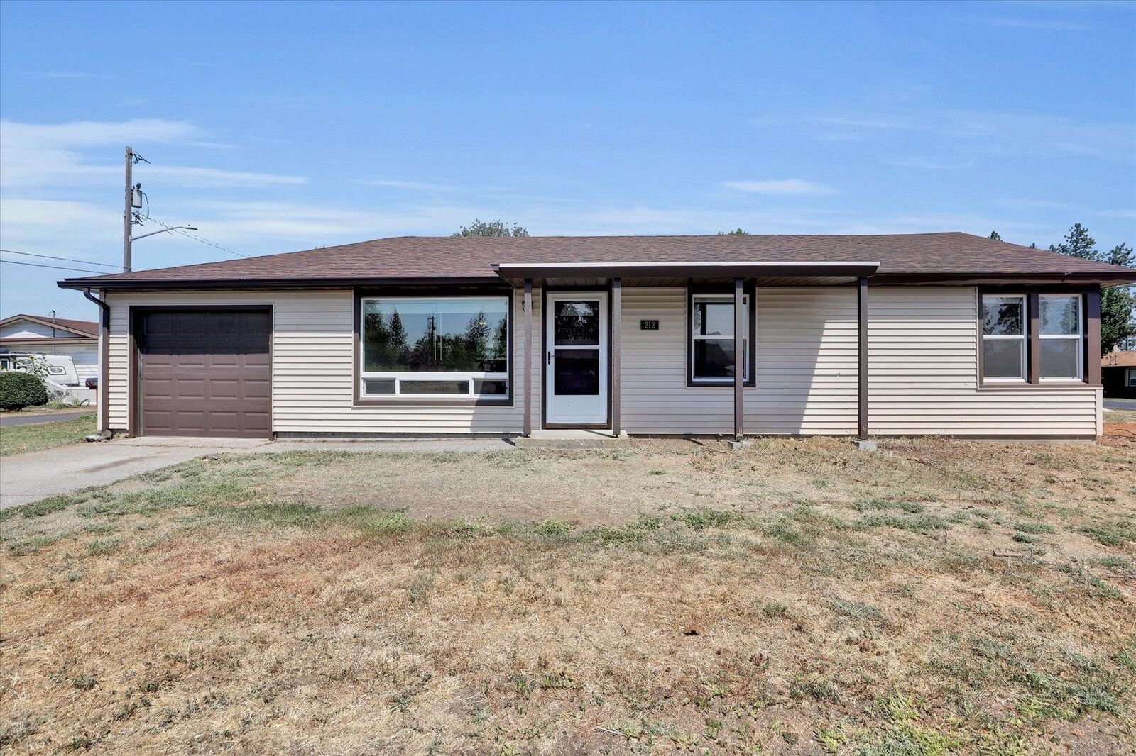 Property Photo: 212 W California St WA 99022