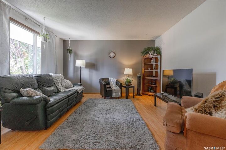 Property Photo:  7 Ross Crescent  SK S7L 4B2 