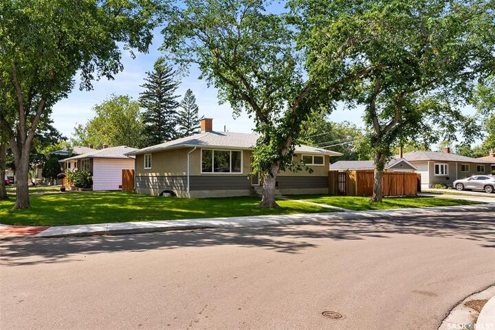 Property Photo:  4 Burrows Street  SK S4R 4S2 