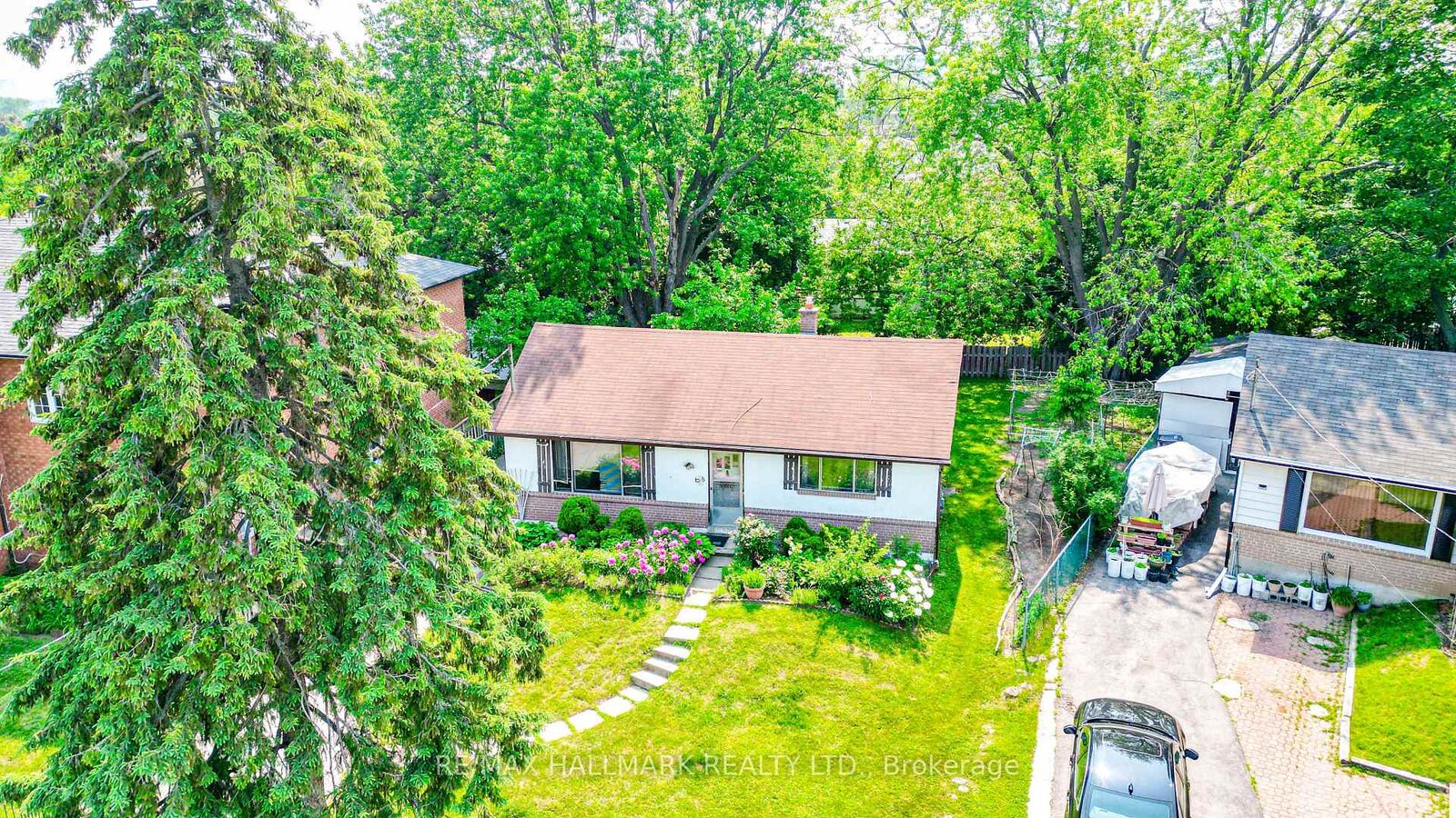 Property Photo:  108 Castle Hill Drive  ON M1T 2Y7 