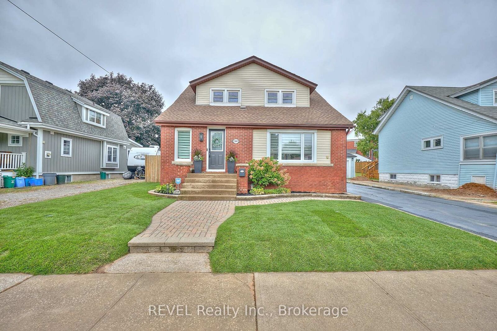 Property Photo: 5849 Symmes Street ON L2G 2G4