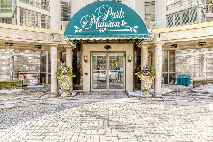 Property Photo: 45 Kingsbridge Garden Circle 705 ON L5R 3K4