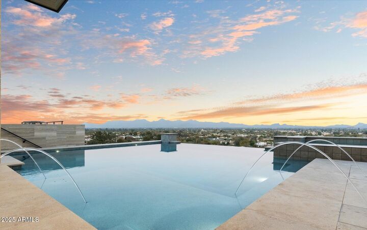 Property Photo: 6516 E Meadowlark Lane AZ 85253