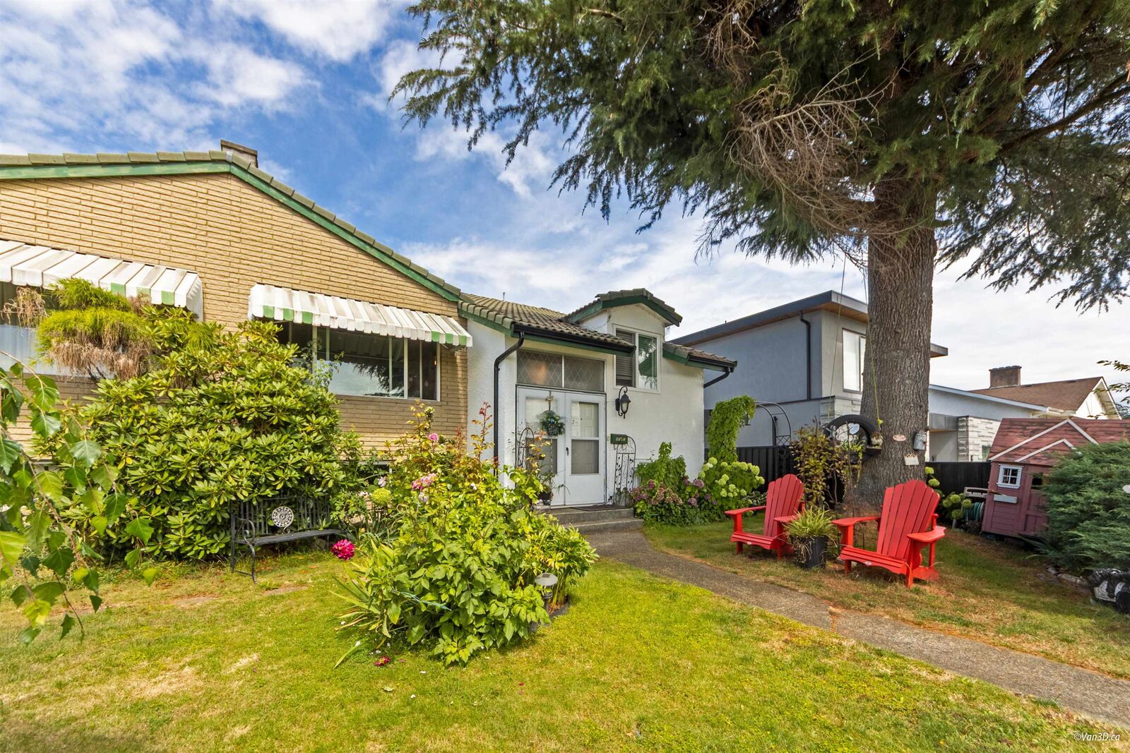 Property Photo: 6593 Lochdale Street BC V5B 2M7