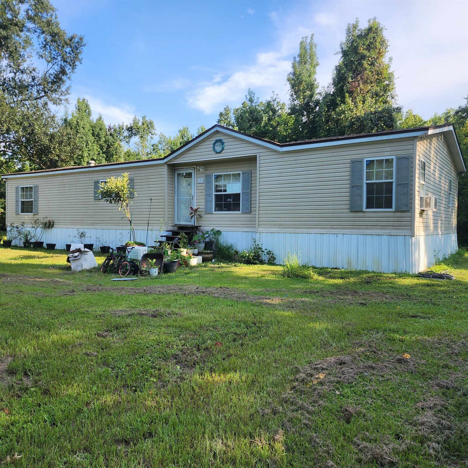 Property Photo: 208 Swamp Dr LA 70343