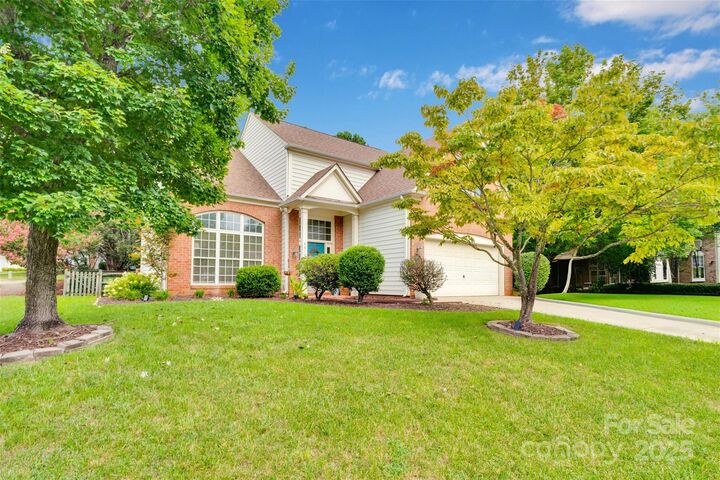 8818 Baffin Court  Charlotte NC 28269 photo