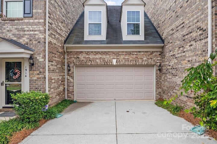 Property Photo: 1914 Colony Line Court NC 28210