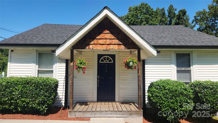 Property Photo: 613 Hillside Street NC 28083