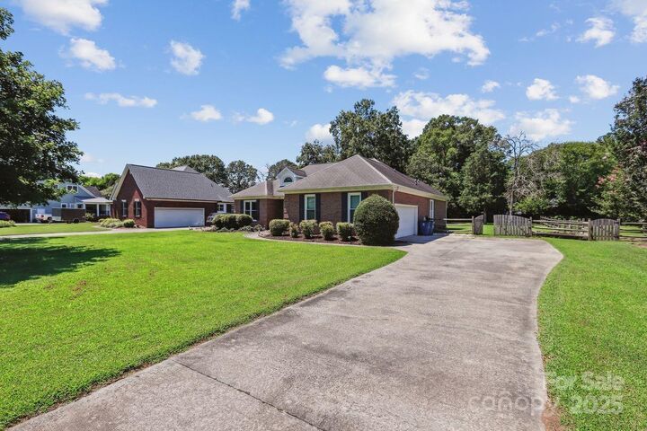 Property Photo: 8300 Quail Hollow Drive NC 28075
