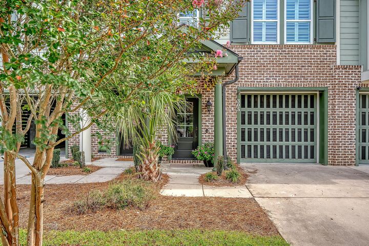 Property Photo: 305 Etiwan Pointe Drive SC 29464