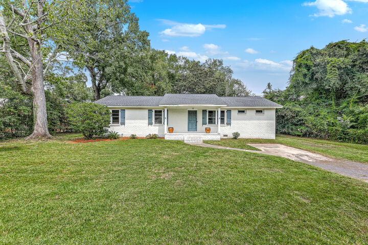 Property Photo: 1140 Pleasant Pines Road SC 29464