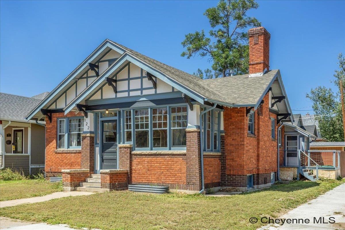 Property Photo:  122 E 27th St  WY 82001 