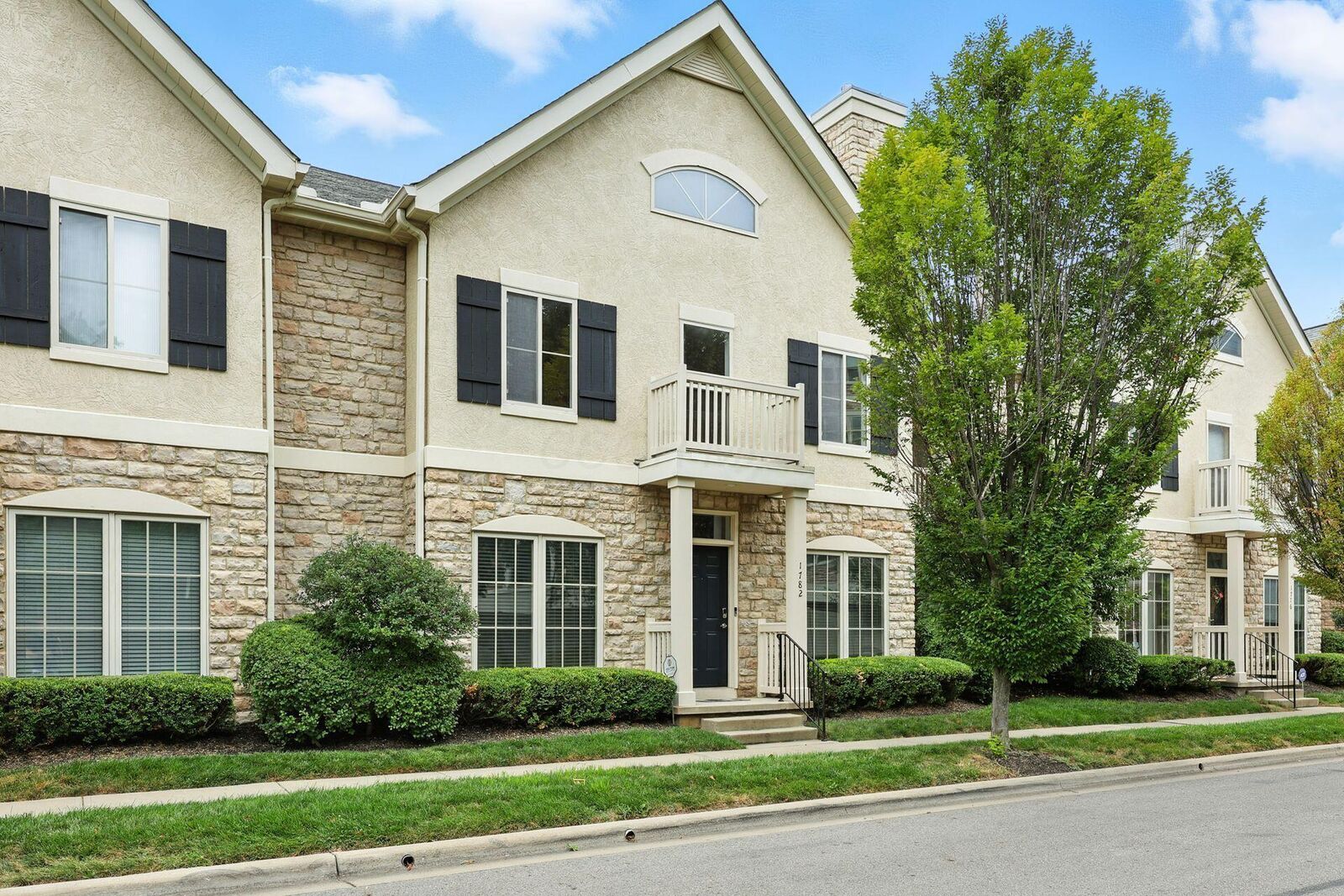 Property Photo: 1784 Ridgecliff Road OH 43221