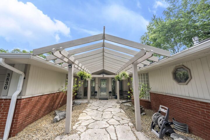 Property Photo: 3830 Riverview Drive OH 43221