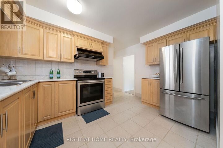 Property Photo:  71 Pleasant View Drive  ON M2J 3R2 