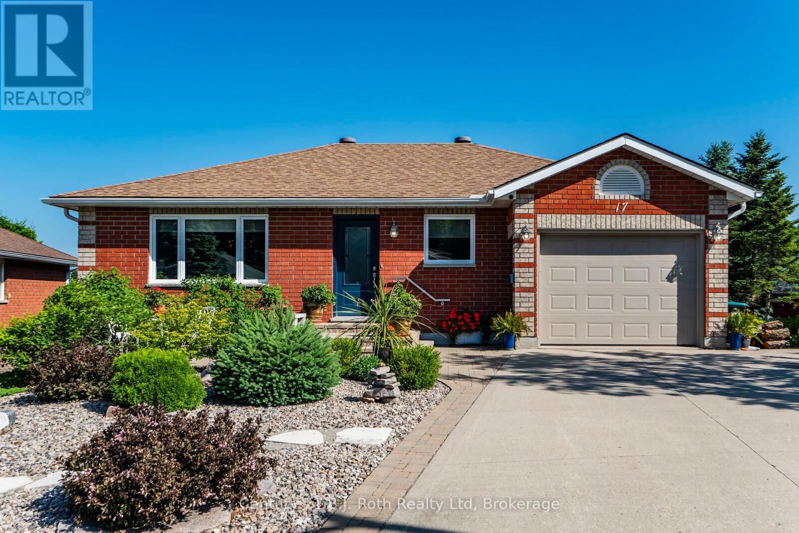 Photo de la propriété: 17 Charles Street ON L9M 2G6