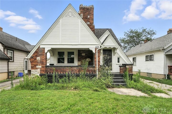 Property Photo: 429 E Siebenthaler Avenue OH 45405