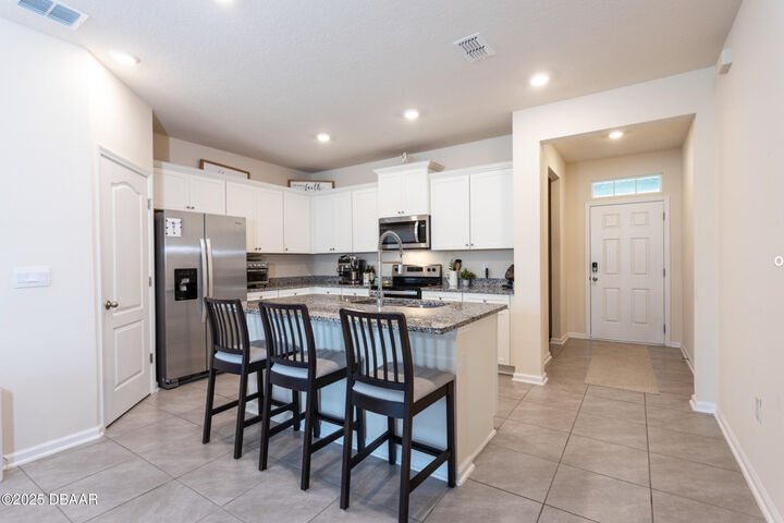 Property Photo: 71 Redbud Road FL 32137