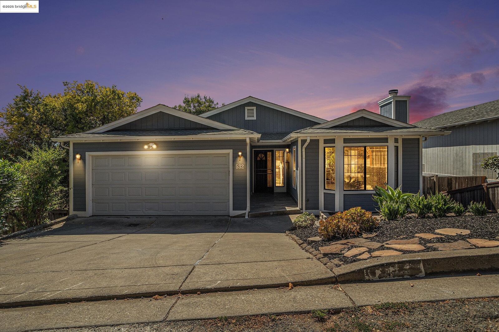 Property Photo: 532 Barnes Way CA 94572