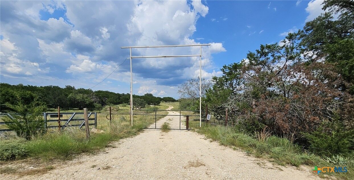 Property Photo: 3101 N Fm 116 TX 76522