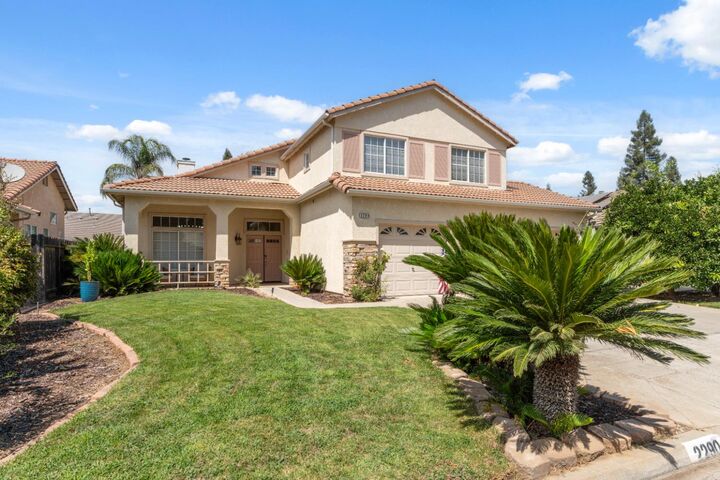 Property Photo: 2290 E Warwick Avenue CA 93720