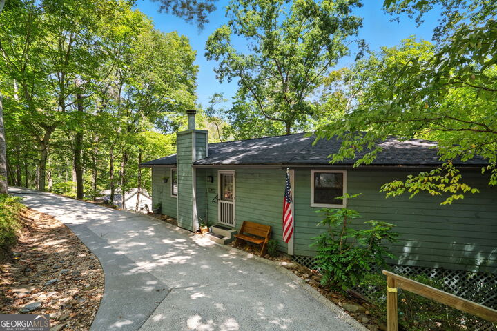 Property Photo: 816 Mulligan Way GA 30143