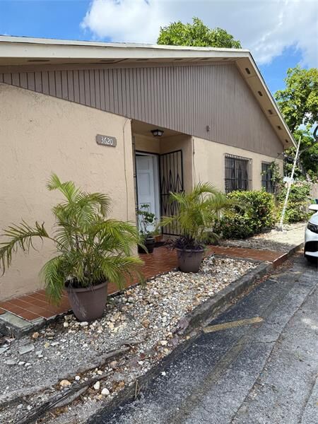 Property Photo: 3620 SW 112th Ave 1-2 FL 33165