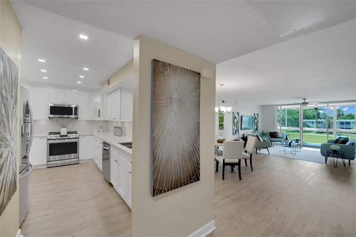 Property Photo:  4040 W Palm Aire Dr 206  FL 33069 