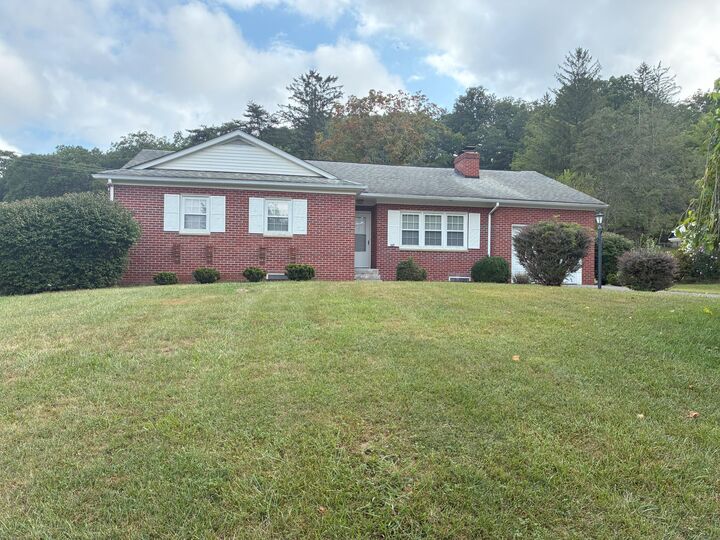 Property Photo:  348 Rowan Rd  WV 24986 