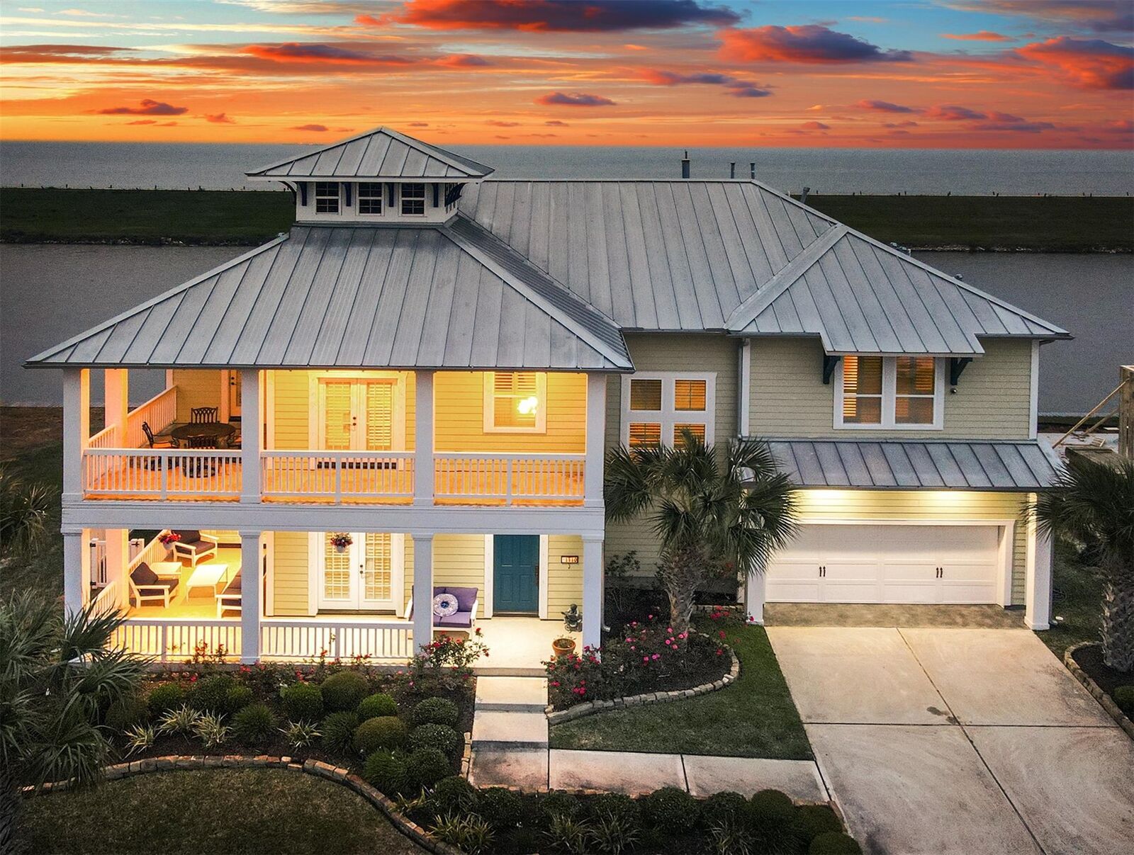 Property Photo: 1110 Highborne Cay Court TX 77590