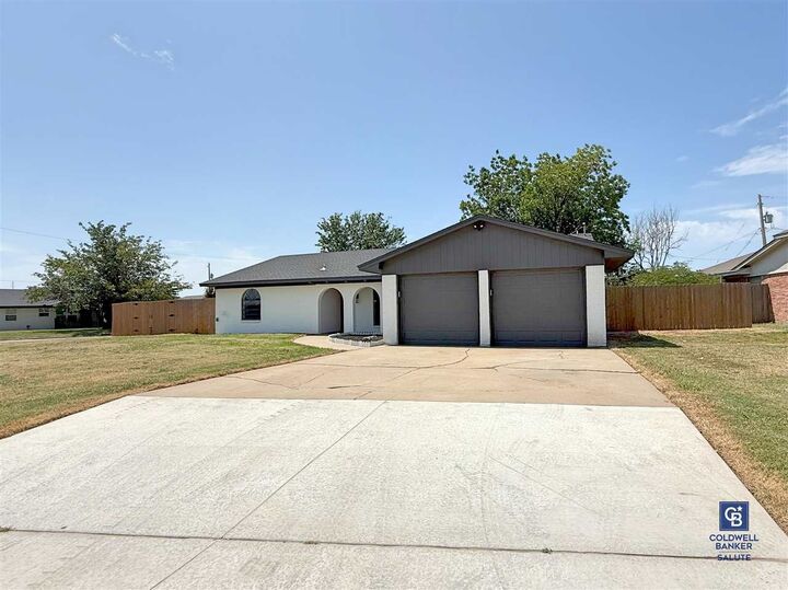 Property Photo:  1715 SE Indiana Ave  OK 73501 