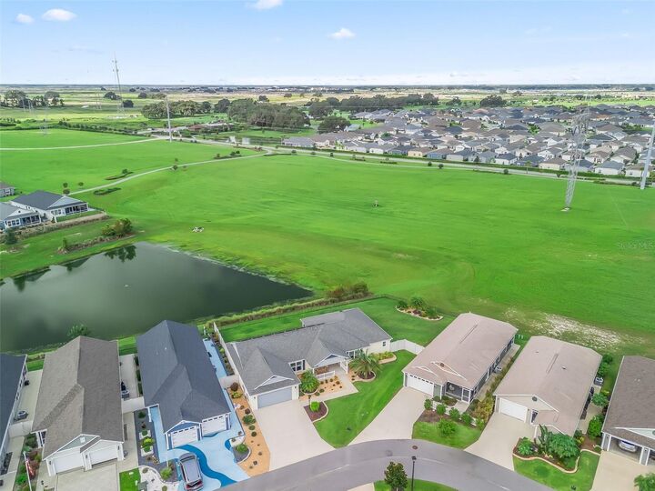 Property Photo: 6222 Dingman Way FL 32163
