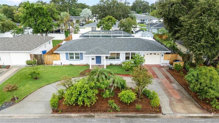 Property Photo: 4210 25th Avenue N FL 33713
