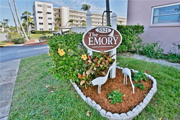 Property Photo: 5521 80th Street N 503 FL 33709