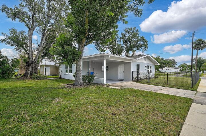 Property Photo:  102 20th Street NE  FL 34208 