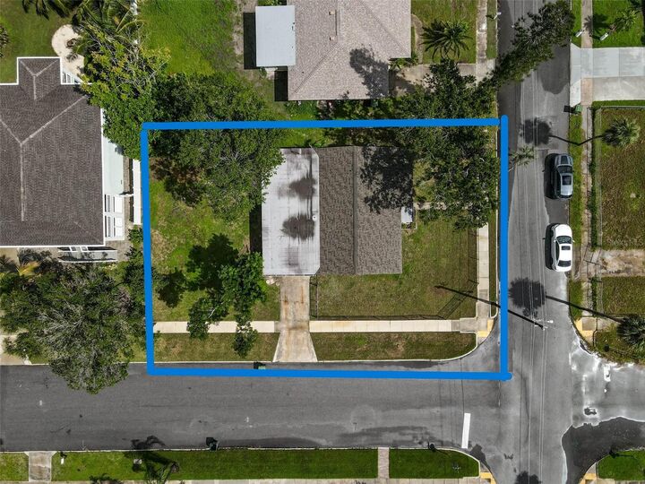 Property Photo: 102 20th Street NE FL 34208