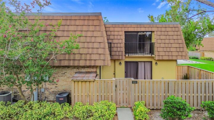 Property Photo: 5252 Brook Court 240 FL 32811