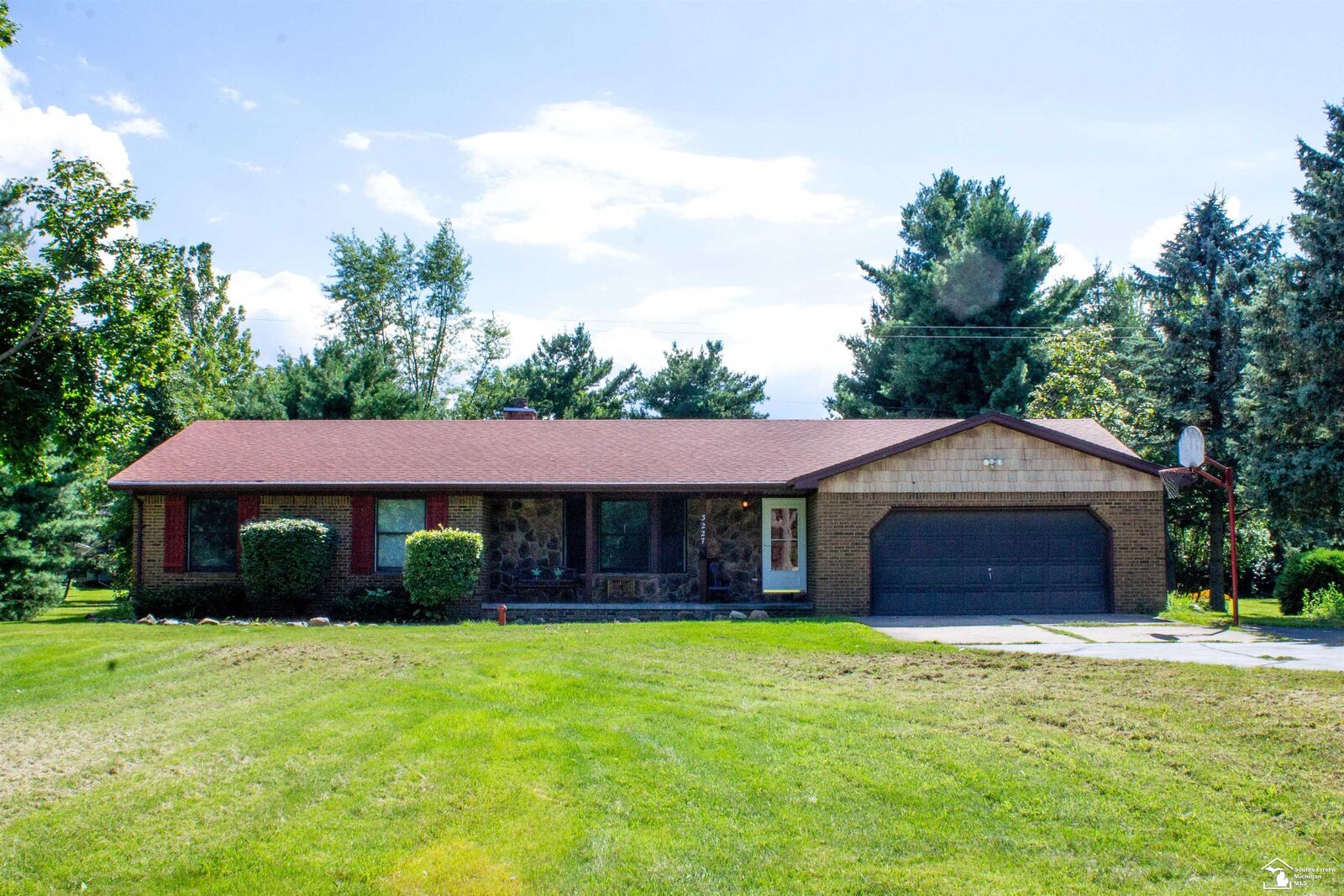 Property Photo:  3227 Bluebush Road  MI 48162 